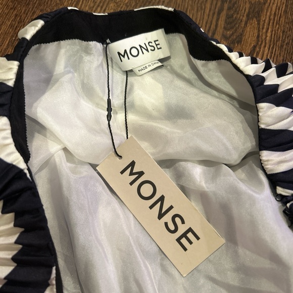 MONSE striped accordion skirt

Size 14

Send offers - Picture 2 of 2